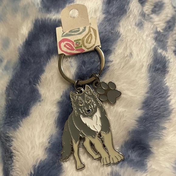 NWT double charm Enamel Wolf & Pawprint Keyring 🐺 - Picture 2 of 7